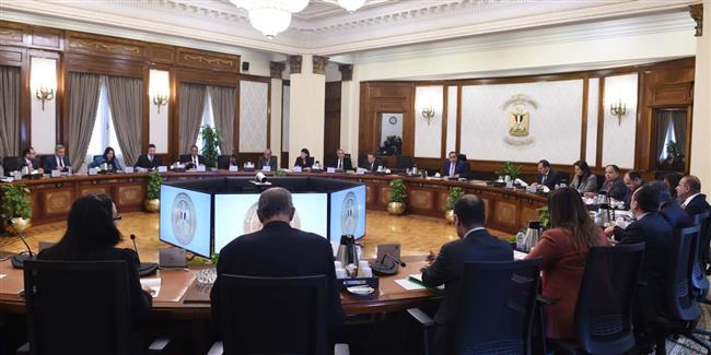رئيس الوزراء يبحث تعزيز الصادرات وزيادة الاستثمار الأجنبى