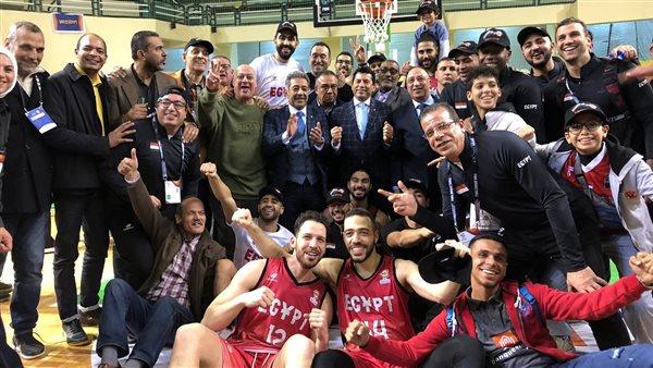 وزير الرياضة يهنئ لاعبي منتخب مصر بالتأهل إلى كأس العالم لكرة السلة بعد غياب 9 سنوات