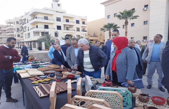 وزير التعليم العالي يتفقد معرض «أيادي الجنوب في طريق الكباش»
