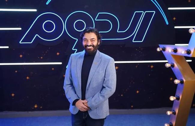 لفتة إنسانية من حميد الشاعري مع أحد المشاركين في "الدوم".. التفاصيل
