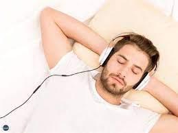 هل يجوز تشغيل القرآن وتركه أثناء النوم؟