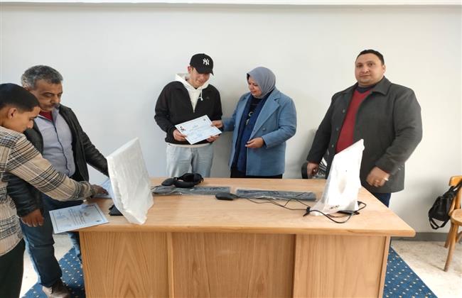 «القوى العاملة»: تسليم شهادات خريجي دورات تدريبية بكفر الشيخ 