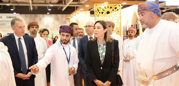 وزيرة الثقافة تزور معرض مسقط الدُولي للكتاب وتشيد بتنظيمه وفعالياته