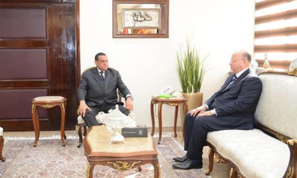 وزير التنمية المحلية يتابع مع محافظ القاهرة منظومة المخلفات الصلبة