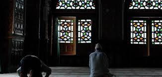   حكم الصلاة في المساجد التي بها أضرحة؟ علي جمعة يحسم الجدل