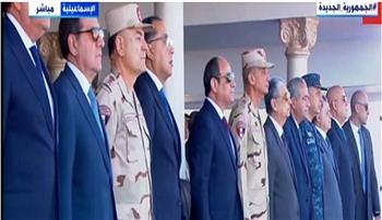 الرئيس السيسي يقف دقيقة حدادا على أرواح شهداء مصر