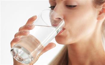   دراسة أمريكية: شرب 8 أكواب من الماء يوميا يحمي من الأمراض المميتة