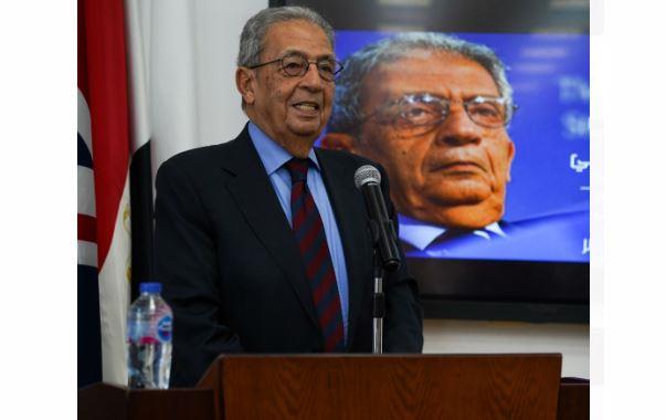  عمرو موسى يشارك في ندوة "دردشة في السياسة" بالجامعة البريطانية في مصر