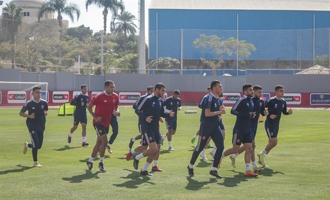 انتظام لاعبي منتخب الشباب في تدريبات الأهلي الجماعية