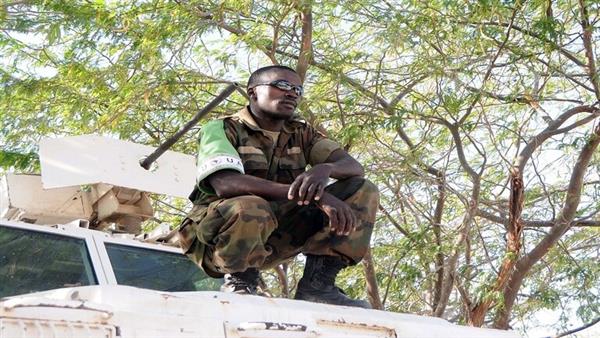 مقتل 3 أشخاص وإصابة 8 بتحطم مروحية كانت تقل ضباطا في الجيش الصومالي