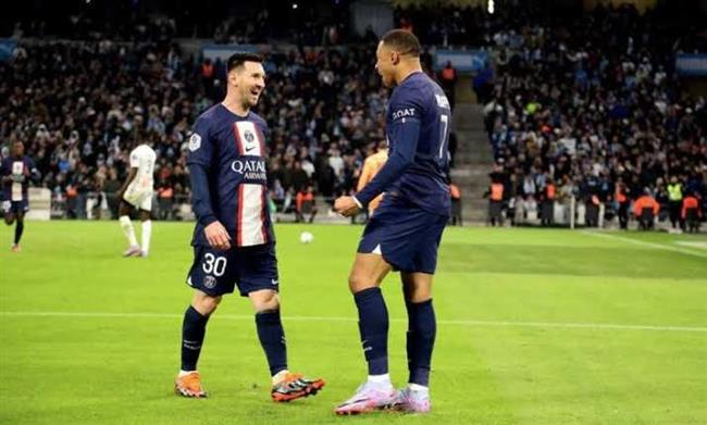قمة الدوري الفرنسي.. باريس سان جيرمان يضرب مارسيليا بثلاثية "مبابي وميسي"