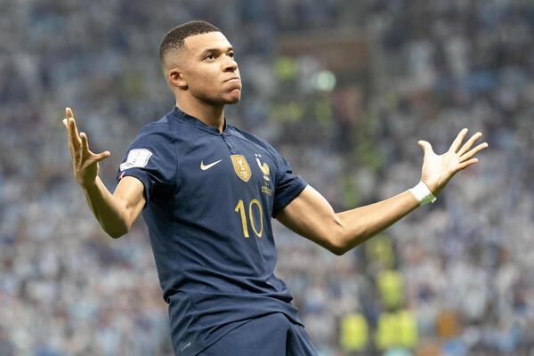مدرب مارسيليا: مبابي لاعب من كوكب آخر
