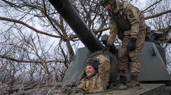   قائد القوات البرية الأوكرانية يزور باخموت لرفع الروح المعنوية للجنود