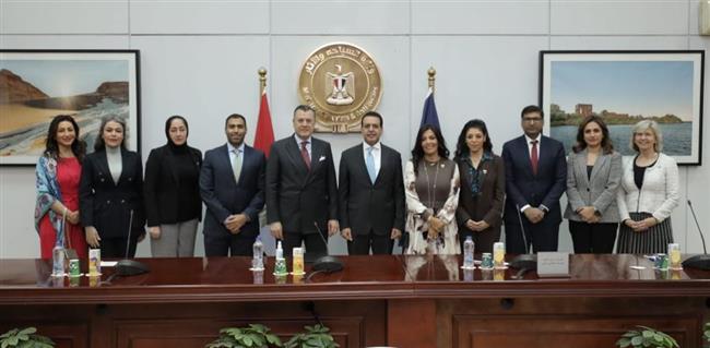 وزير السياحة يستقبل وفد من غرفة التجارة الأمريكية بالبحرين