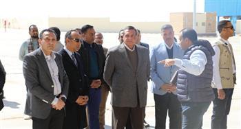 وزير التنمية المحلية يتفقد مصنع تدوير المخلفات بقرية تونا الجبل بملوي بالمنيا 