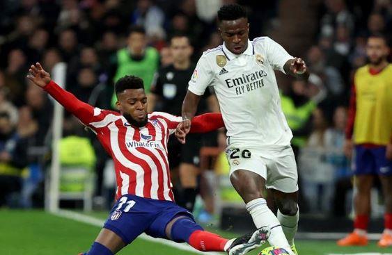 فينيسيوس يدفع ريال مدريد لمقاطعة حفل «ذا بيست»
