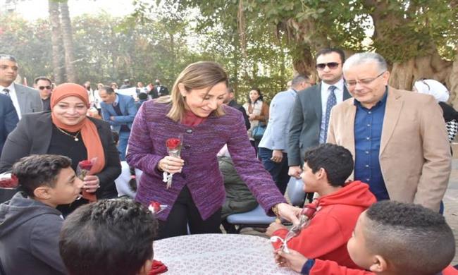 وزيرة الثقافة تشهد انطلاق المحطة الثانية لمبادرة «أنت مش لوحدك»
