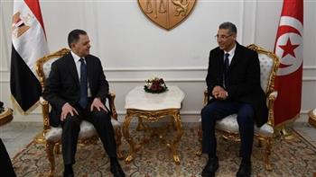   وزير الداخلية يصل تونس للمشاركة في أعمال الدورة الأربعين لمجلس وزراء الداخلية العرب