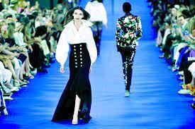 إحياء أزياء الخمسينات الكلاسيكية في أسبوع الموضة بباريس