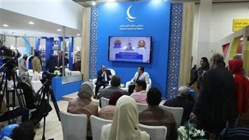 من دفاتري القديمة كتاب جديد للإمام الأكبر بجناح حكماء المسلمين بمعرض القاهرة للكتاب