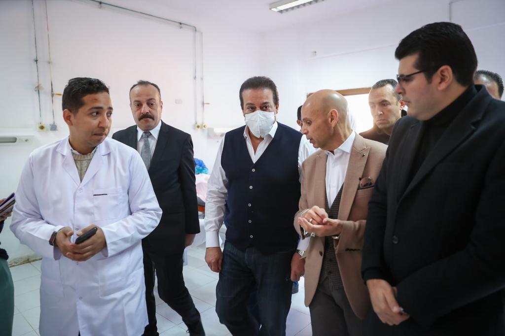 وزير الصحة يتفقد مستشفى الحسينية المركزي ويوجه برفع كفاءة غرف الإقامة الداخلية وساحات انتظار المرضى