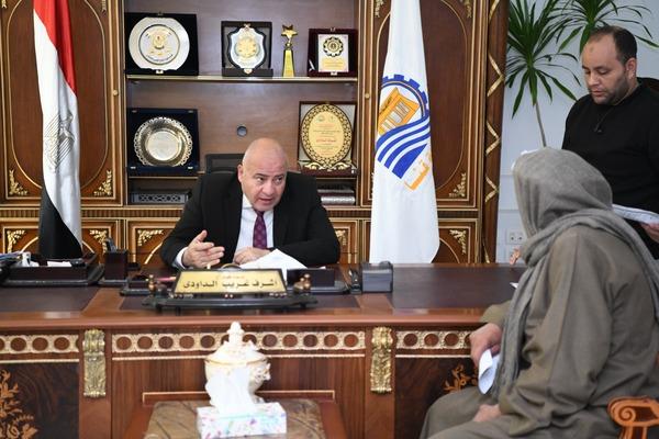 «الداودي» يواصل إستقبال المواطنين لبحث شكواهم