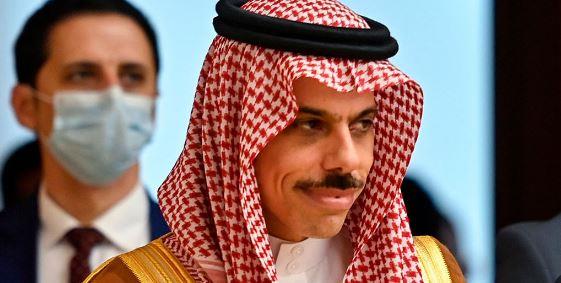 وزير خارجية السعودية يصل الكويت في زيارة رسمية