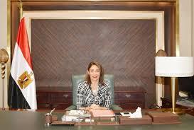 وزيرة الثقافة ناعية الدكتور شريف إسماعيل رئيس الوزراء السابق: مصر فقدت رجلاً عظيماً محباً للوطن