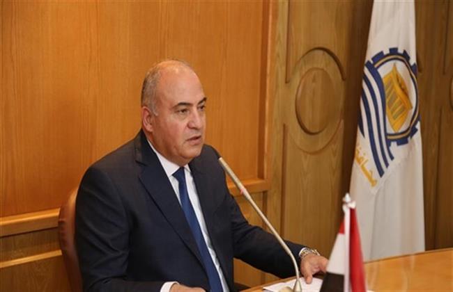 محافظ قنا ينعي المهندس شريف اسماعيل رئيس مجلس الوزراء السابق 