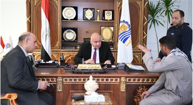 " الداودي "يلتقي 69 مواطنا بقنا  لبحث شكواهم 