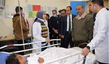 محافظ الإسماعيلية يطمئن على الأطفال المصابين بحادث انقلاب سيارة بأبوسلطان 