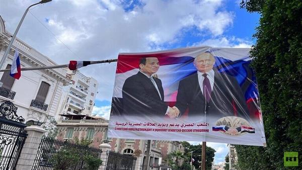صور الرئيسين بوتين والسيسي تزين شوارع مصر