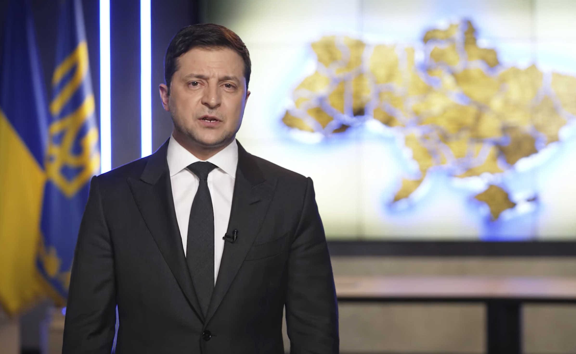 رئيس أوكرانيا يقدم إلى البرلمان مشروعي قانونين لتمديد الأحكام العرفية والتعبئة العامة