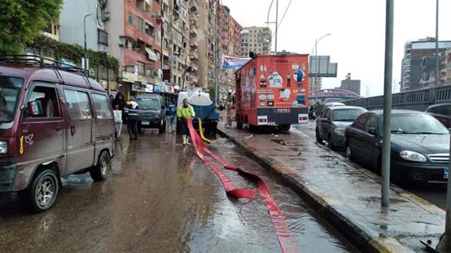 انزلوا الشوارع.. محافظ الجيزة يوجه رؤساء الأحياء للتعامل مع الأمطار