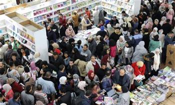 معرض القاهرة الدولى للكتاب يتخطى الـ3 ملايين زائر حتى يومه قبل الأخير