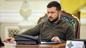 زيلينسكي يصف الوضع العسكري في دونباس بأنه «صعب للغاية»
