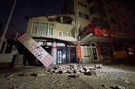   مصرع العشرات فى زلزال بتركيا إضافة إلى حصار العشرات تحت أنقاض المباني