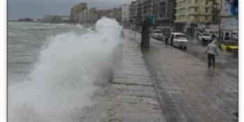   أمطار تضرب الإسكندرية وارتفاع أمواج البحر