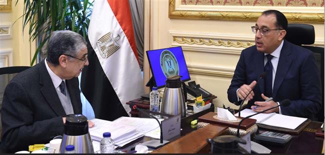 رئيس الوزراء يتابع مع وزير الكهرباء عددا من ملفات عمل الوزارة