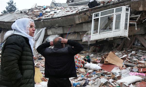 ارتفاع عدد ضحايا الزلزال فى تركيا إلى 1121 قتيلاً