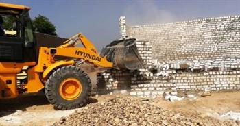   إزالة حالة تعد في المهد على مساحة 2000 م2 بنطاق مدينة إدفو في أسوان