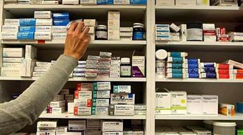 الحكومة تنفي وجود عجز في احتياجات مستشفياتها من الأدوية والمستلزمات الطبية