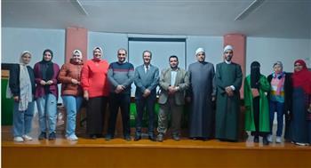فتيات جامعة سوهاج يشاركن في الدورة المجتمعية "أسرة مستقرة = مجتمع آمن"