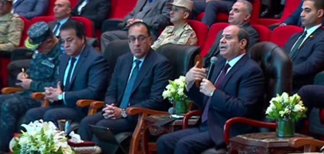  السيسي: السلع الأساسية والاستراتيجية متوفرة