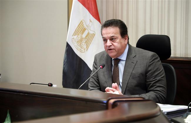 وزير الصحة يعقد اجتماعه الأول مع لجنة اختيار النموذج النمطي 200 سرير ذات الهوية الموحدة 
