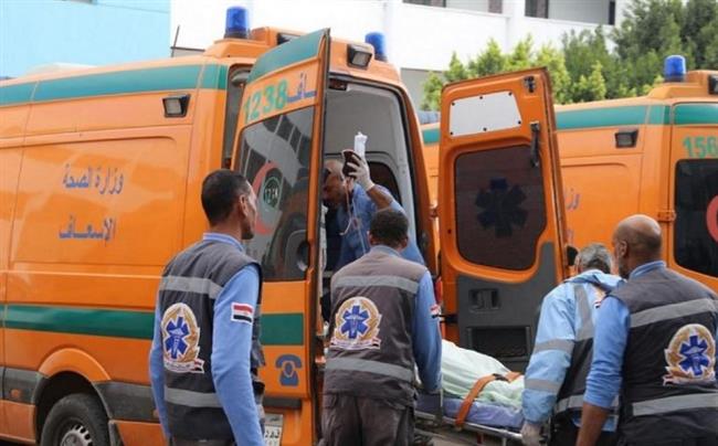 إصابة 3 أشخاص فى حادث تصادم مينى باص بسور كوبرى الدقى
