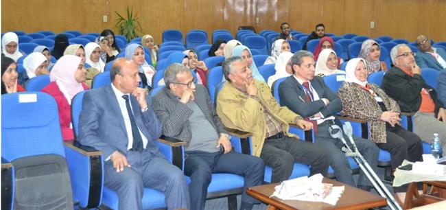 حلقات نقاشية وجلسات حوارية بالمؤتمر العلوم الأساسية والتنمية المستدامة لعلوم جنوب الوادى   