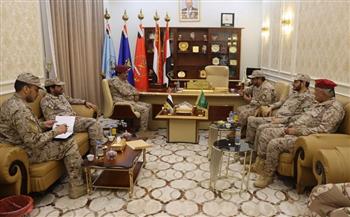   وزير الدفاع اليمني يبحث مع وفد من قيادة التحالف سبل تعزيز التعاون العسكري