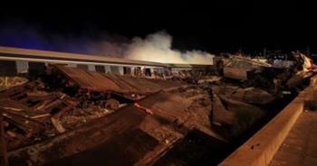   بالصور| مصرع 26 شخصا وإصابة 85 آخرين حتى الآن فى تصادم قطارين باليونان