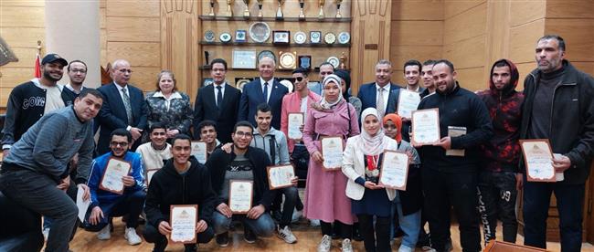مجلس جامعة بنها يكرم الطلاب المتميزين فى الأنشطة الطلابية والمسابقات المختلفة